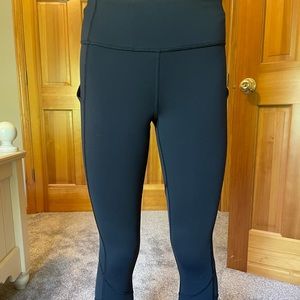 Black cropped lululemon leggings